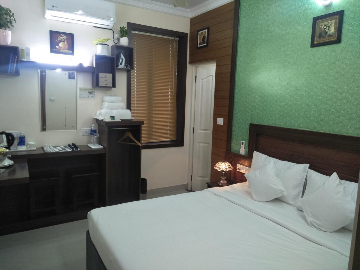 บลู เบลล์ แอร์พอร์ต โฮเต็ล Hotel เนดุมบัสเซรี ภายนอก รูปภาพ