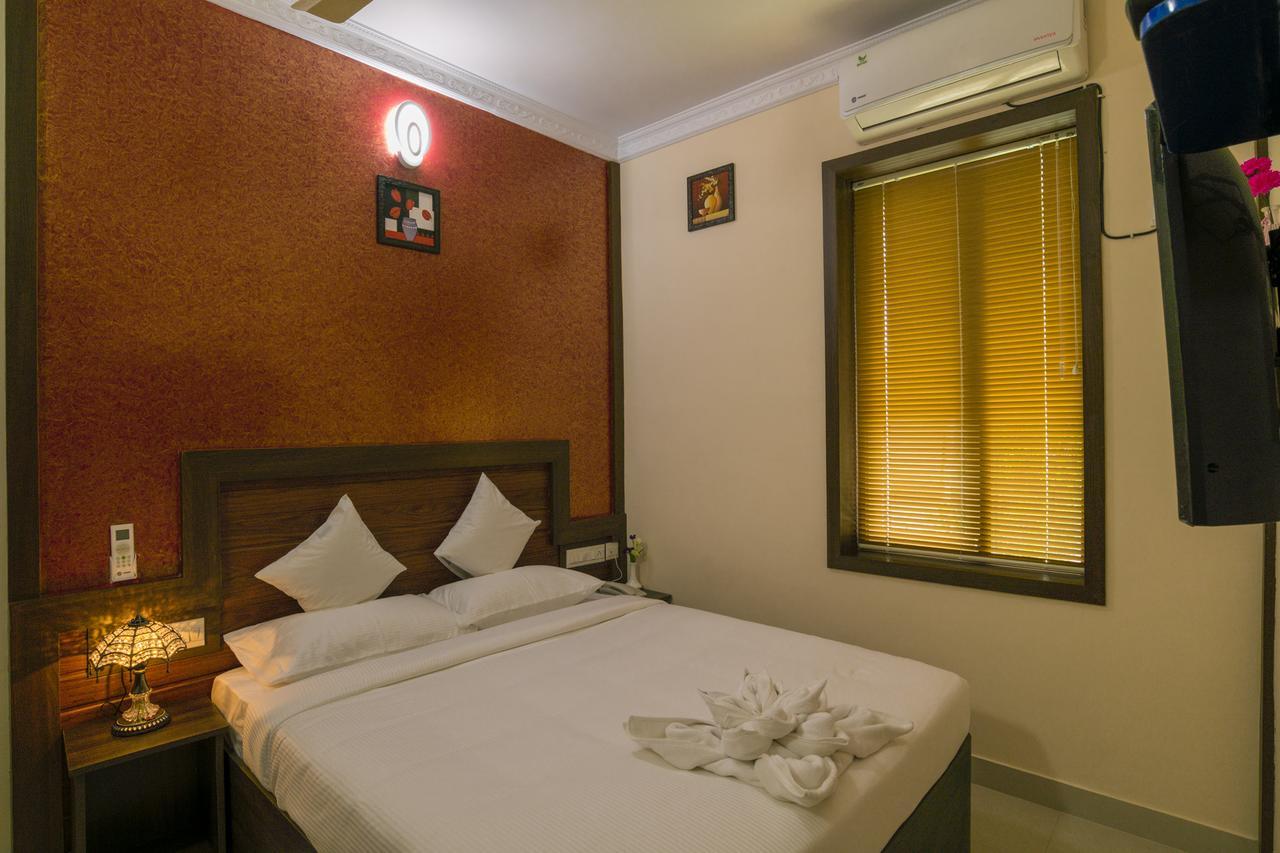 บลู เบลล์ แอร์พอร์ต โฮเต็ล Hotel เนดุมบัสเซรี ภายนอก รูปภาพ
