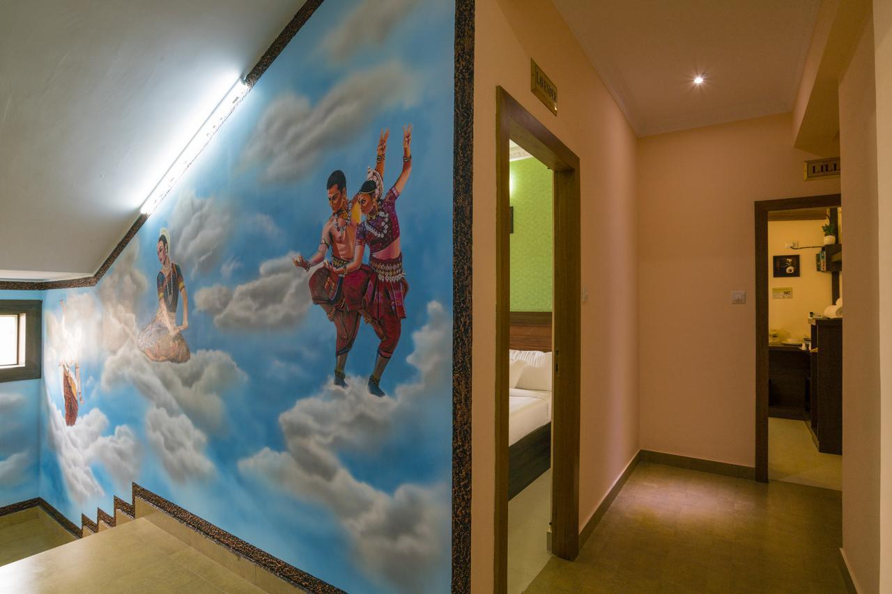 บลู เบลล์ แอร์พอร์ต โฮเต็ล Hotel เนดุมบัสเซรี ภายนอก รูปภาพ