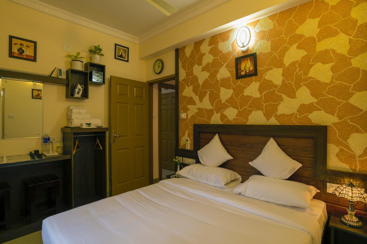 บลู เบลล์ แอร์พอร์ต โฮเต็ล Hotel เนดุมบัสเซรี ภายนอก รูปภาพ