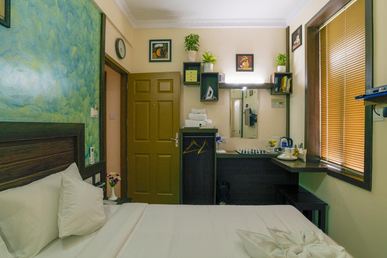 บลู เบลล์ แอร์พอร์ต โฮเต็ล Hotel เนดุมบัสเซรี ภายนอก รูปภาพ