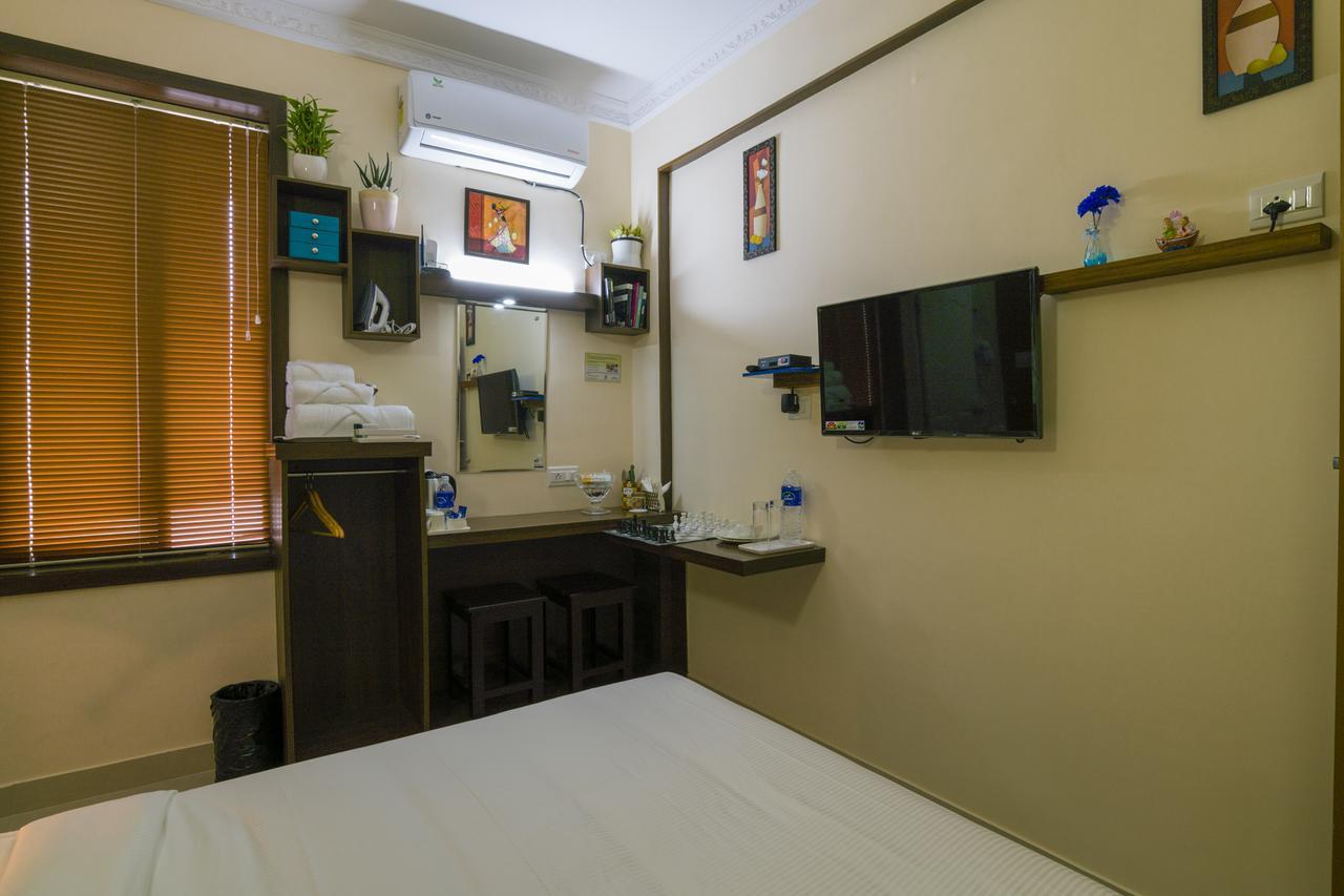 บลู เบลล์ แอร์พอร์ต โฮเต็ล Hotel เนดุมบัสเซรี ภายนอก รูปภาพ