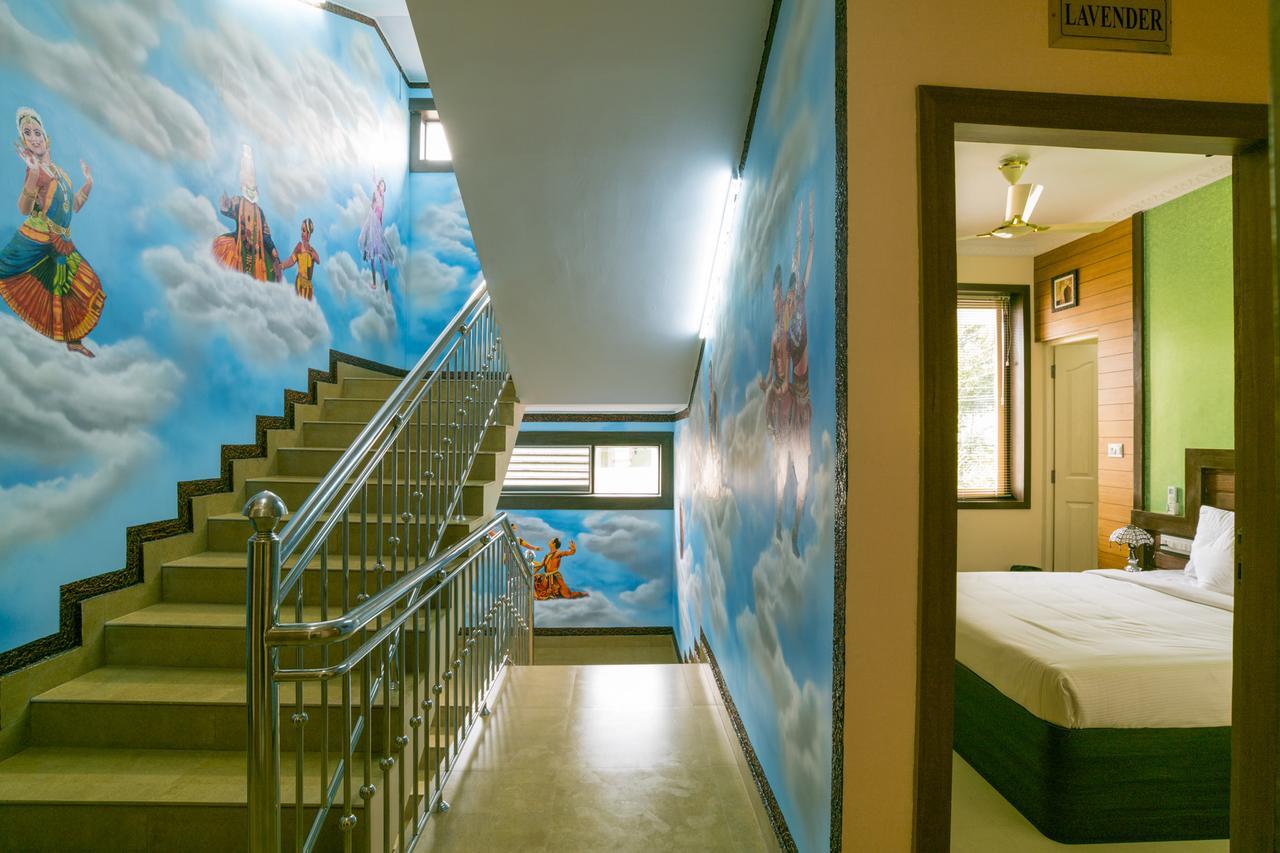 บลู เบลล์ แอร์พอร์ต โฮเต็ล Hotel เนดุมบัสเซรี ภายนอก รูปภาพ