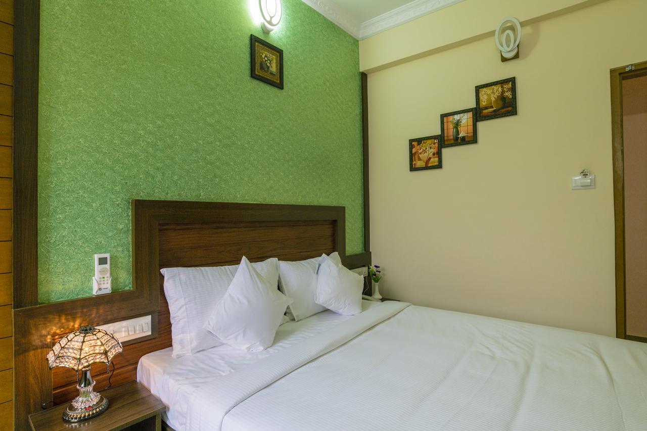 บลู เบลล์ แอร์พอร์ต โฮเต็ล Hotel เนดุมบัสเซรี ภายนอก รูปภาพ