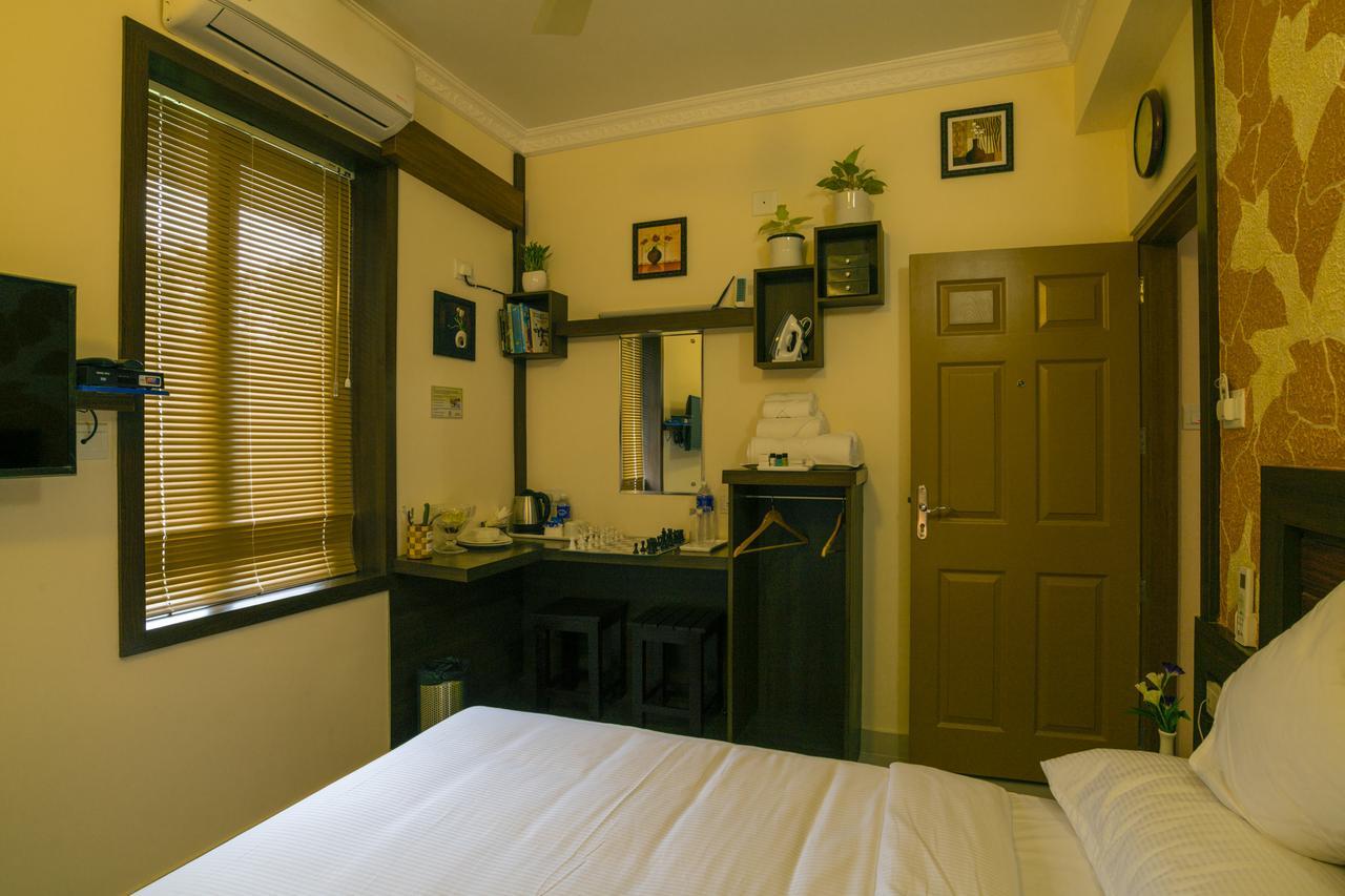 บลู เบลล์ แอร์พอร์ต โฮเต็ล Hotel เนดุมบัสเซรี ภายนอก รูปภาพ