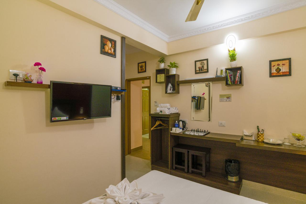 บลู เบลล์ แอร์พอร์ต โฮเต็ล Hotel เนดุมบัสเซรี ภายนอก รูปภาพ