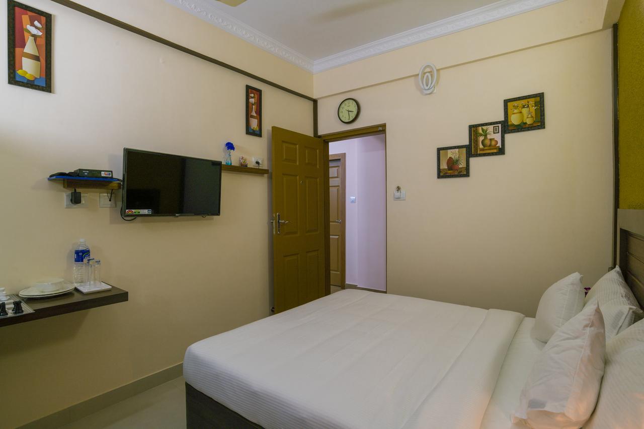 บลู เบลล์ แอร์พอร์ต โฮเต็ล Hotel เนดุมบัสเซรี ภายนอก รูปภาพ