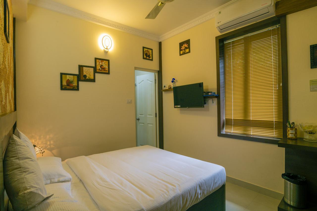 บลู เบลล์ แอร์พอร์ต โฮเต็ล Hotel เนดุมบัสเซรี ภายนอก รูปภาพ