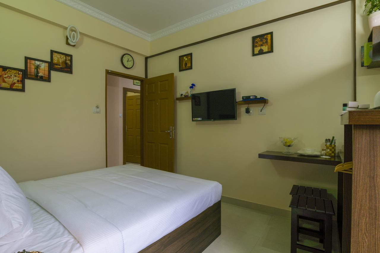 บลู เบลล์ แอร์พอร์ต โฮเต็ล Hotel เนดุมบัสเซรี ภายนอก รูปภาพ