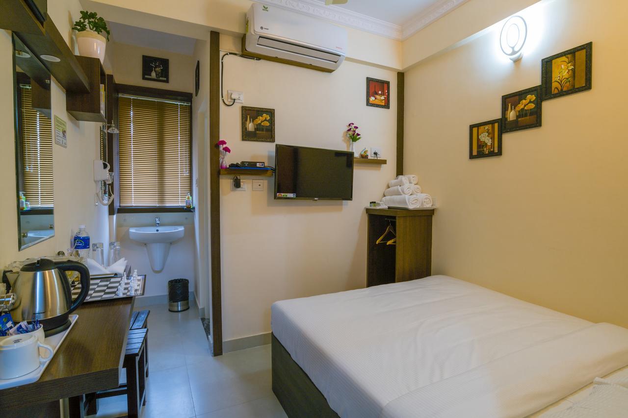 บลู เบลล์ แอร์พอร์ต โฮเต็ล Hotel เนดุมบัสเซรี ภายนอก รูปภาพ