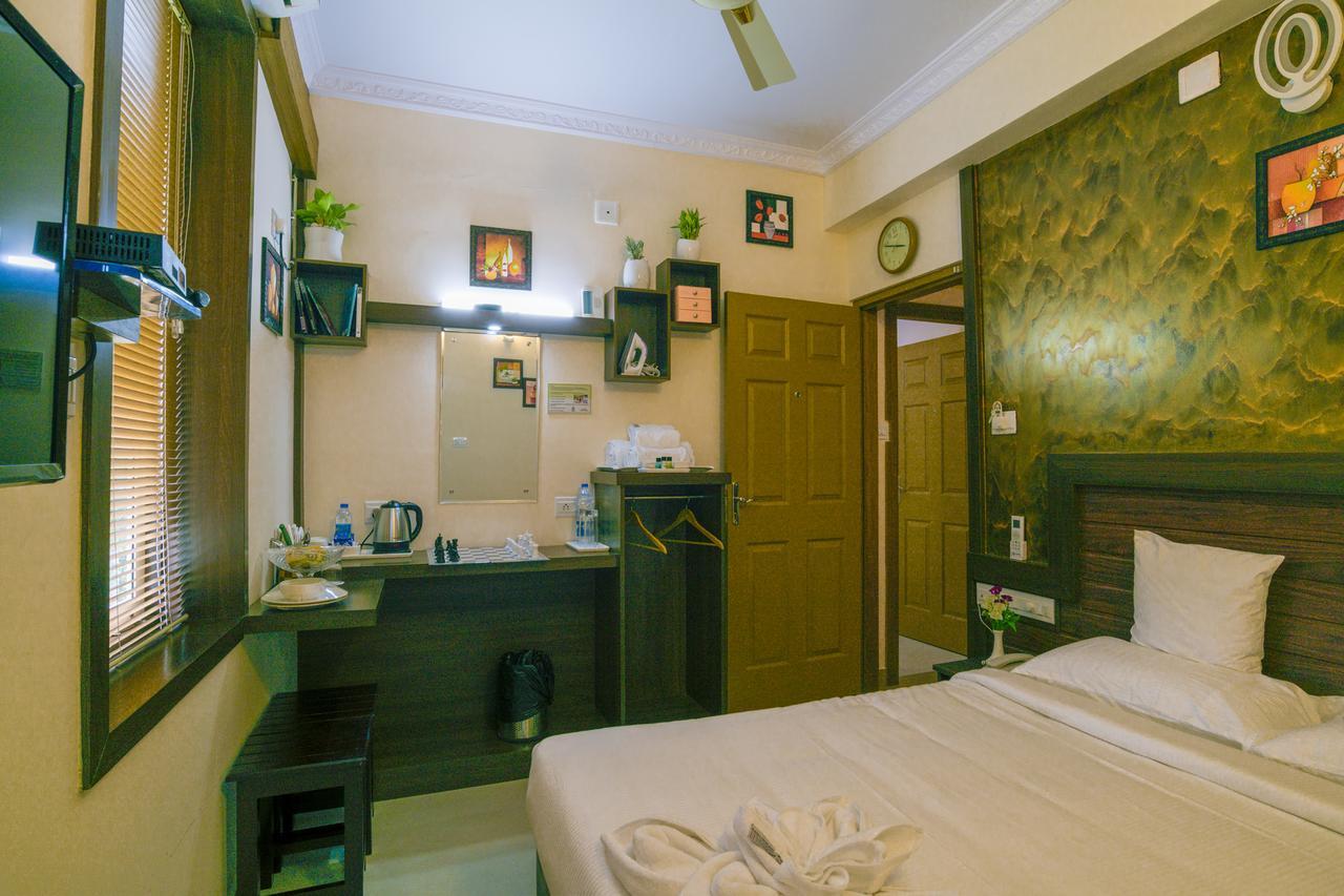 บลู เบลล์ แอร์พอร์ต โฮเต็ล Hotel เนดุมบัสเซรี ภายนอก รูปภาพ