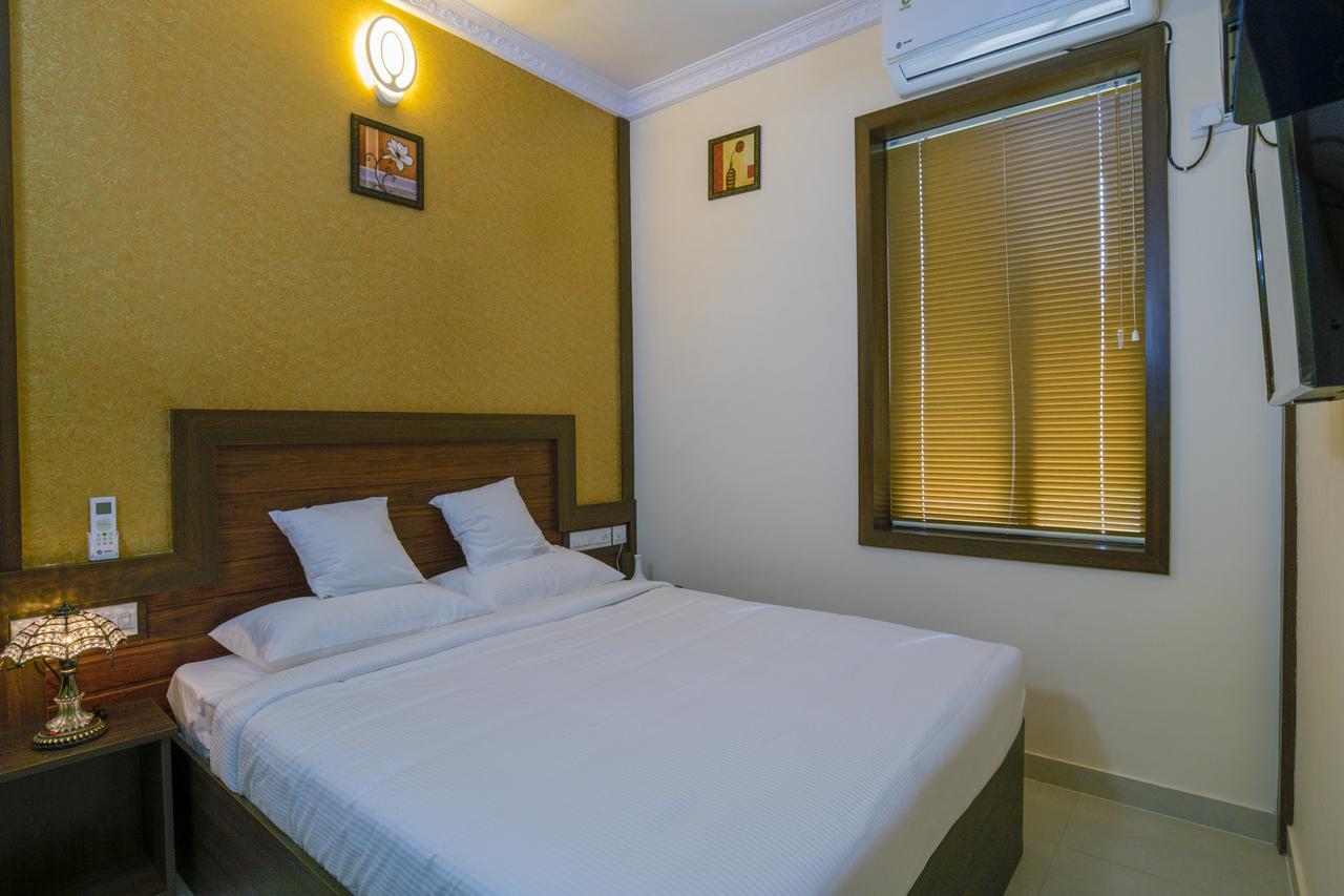 บลู เบลล์ แอร์พอร์ต โฮเต็ล Hotel เนดุมบัสเซรี ภายนอก รูปภาพ