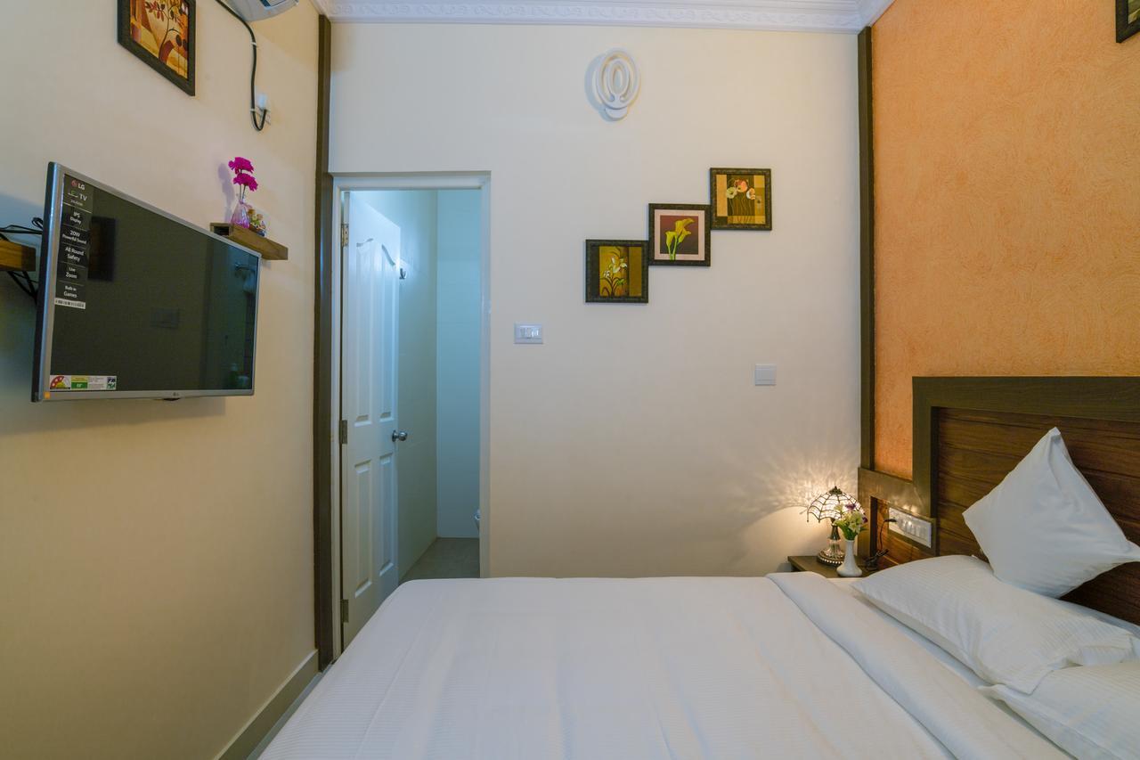 บลู เบลล์ แอร์พอร์ต โฮเต็ล Hotel เนดุมบัสเซรี ภายนอก รูปภาพ