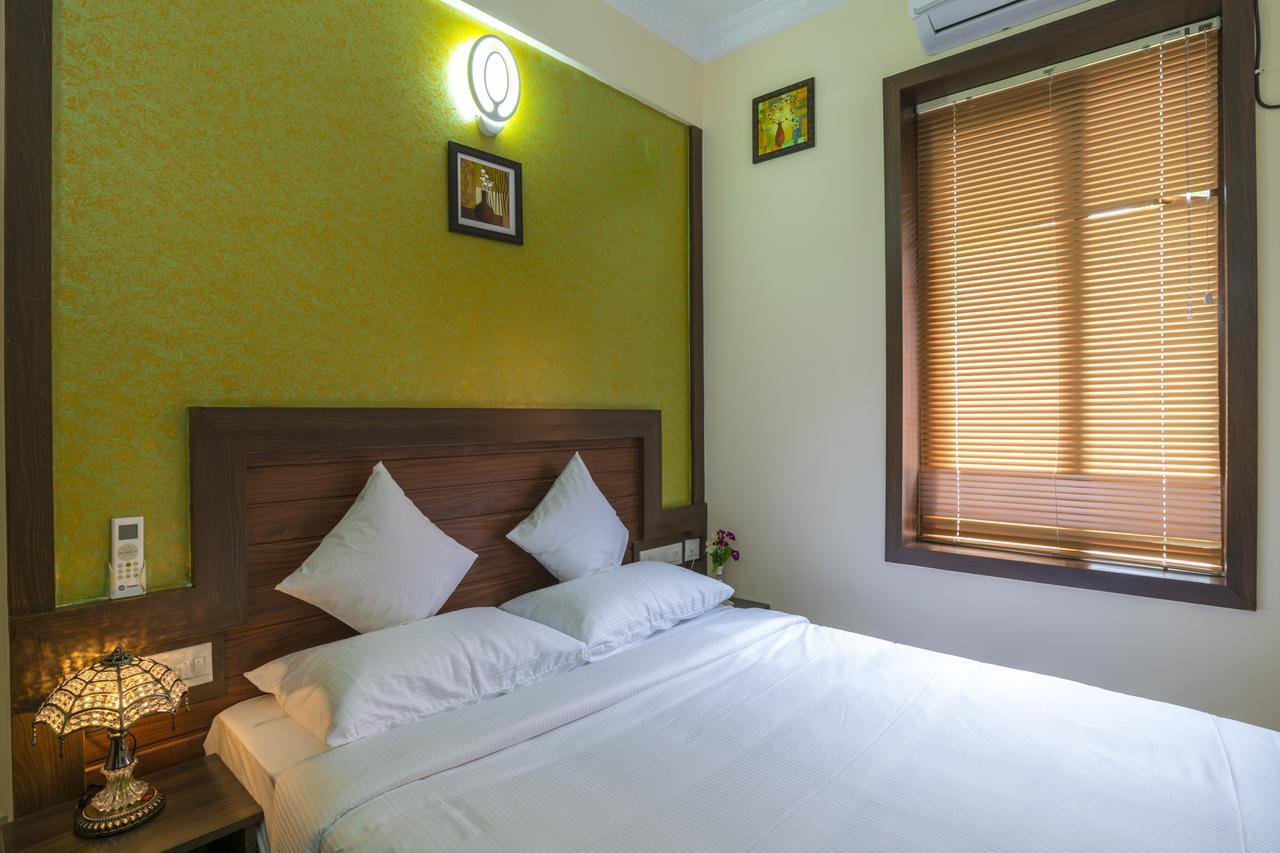 บลู เบลล์ แอร์พอร์ต โฮเต็ล Hotel เนดุมบัสเซรี ภายนอก รูปภาพ