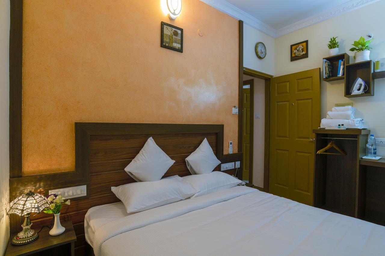 บลู เบลล์ แอร์พอร์ต โฮเต็ล Hotel เนดุมบัสเซรี ภายนอก รูปภาพ