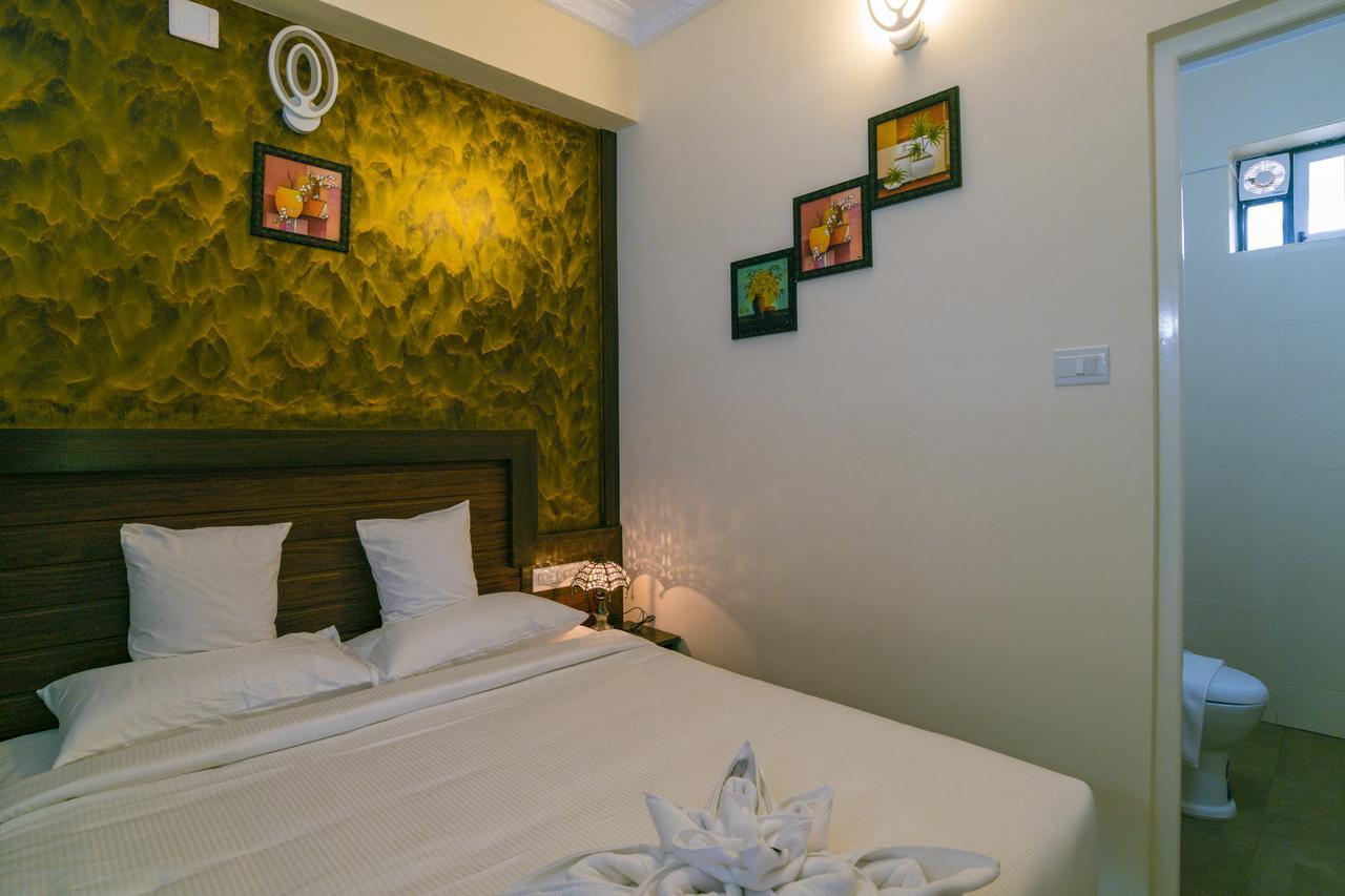 บลู เบลล์ แอร์พอร์ต โฮเต็ล Hotel เนดุมบัสเซรี ภายนอก รูปภาพ