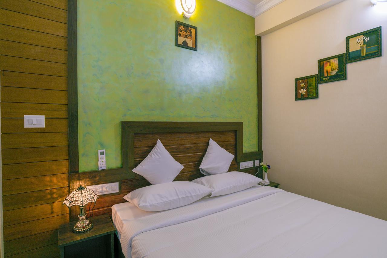 บลู เบลล์ แอร์พอร์ต โฮเต็ล Hotel เนดุมบัสเซรี ภายนอก รูปภาพ