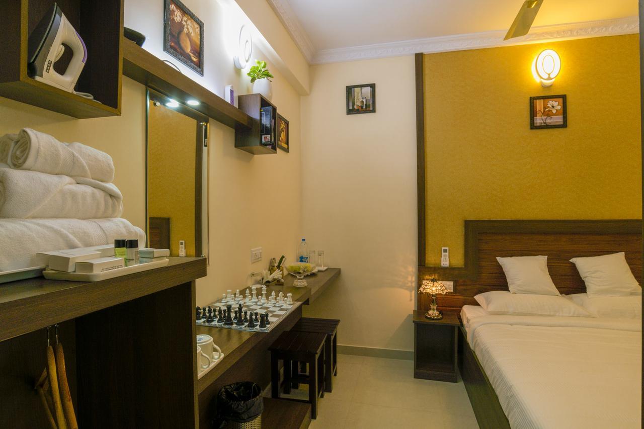 บลู เบลล์ แอร์พอร์ต โฮเต็ล Hotel เนดุมบัสเซรี ภายนอก รูปภาพ