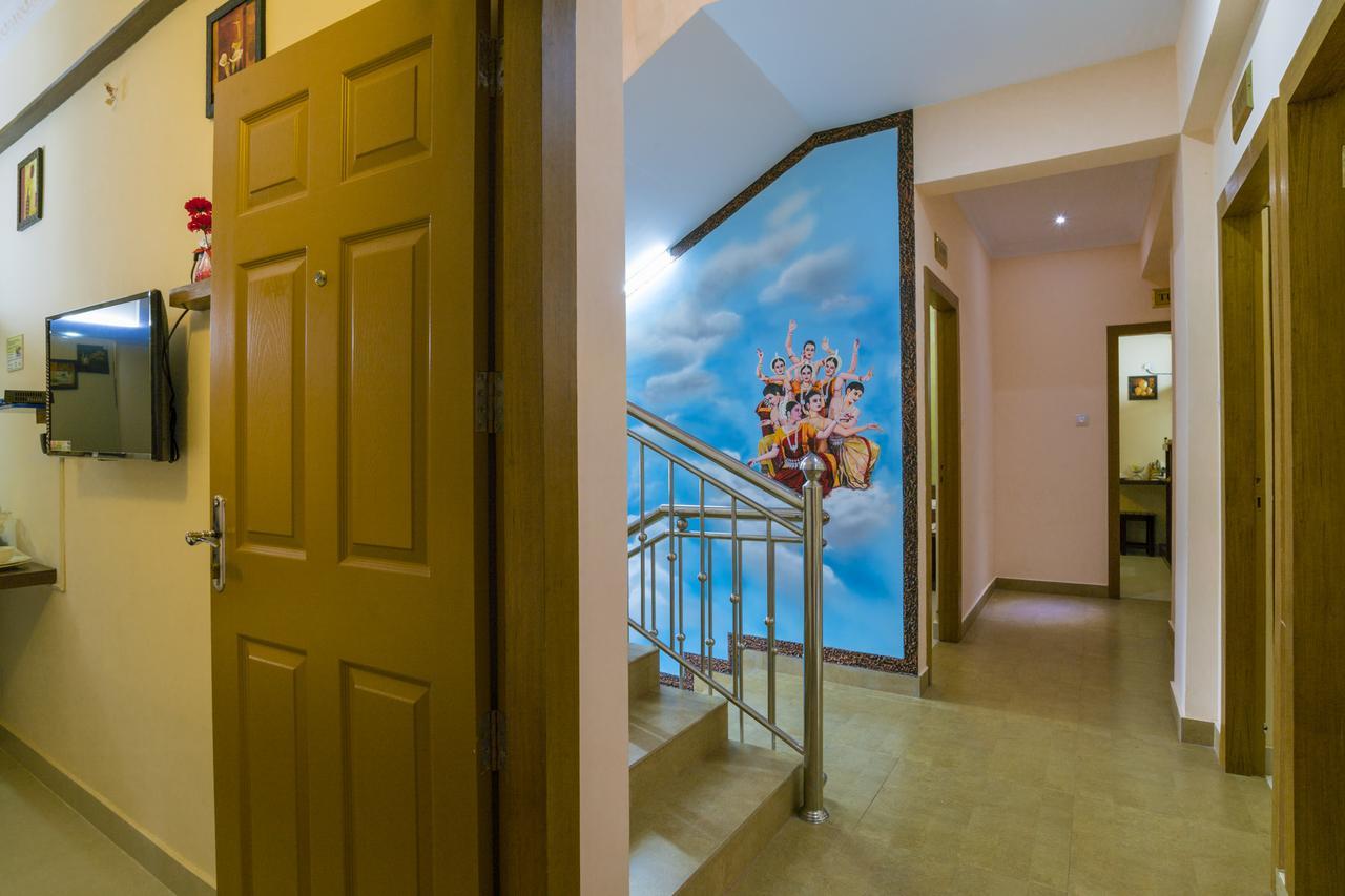 บลู เบลล์ แอร์พอร์ต โฮเต็ล Hotel เนดุมบัสเซรี ภายนอก รูปภาพ