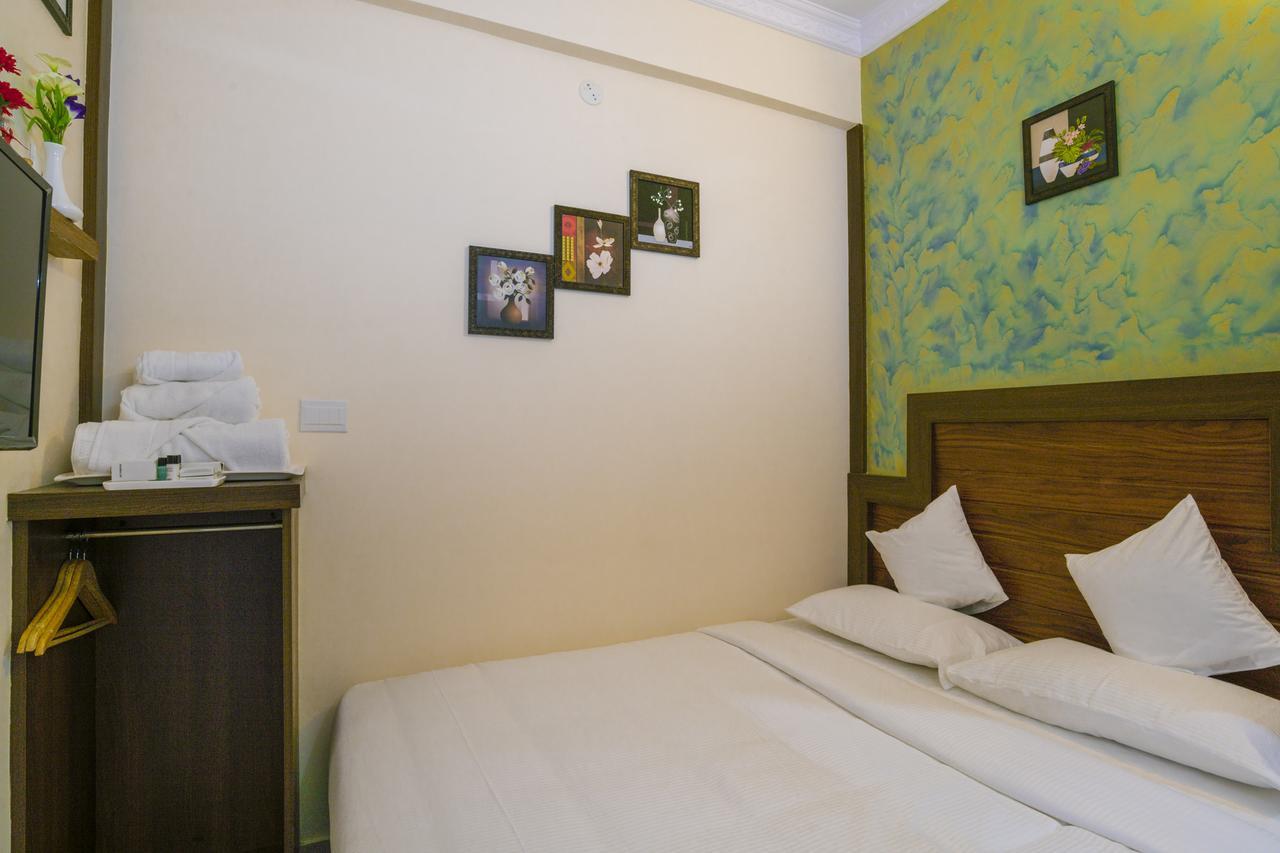 บลู เบลล์ แอร์พอร์ต โฮเต็ล Hotel เนดุมบัสเซรี ภายนอก รูปภาพ