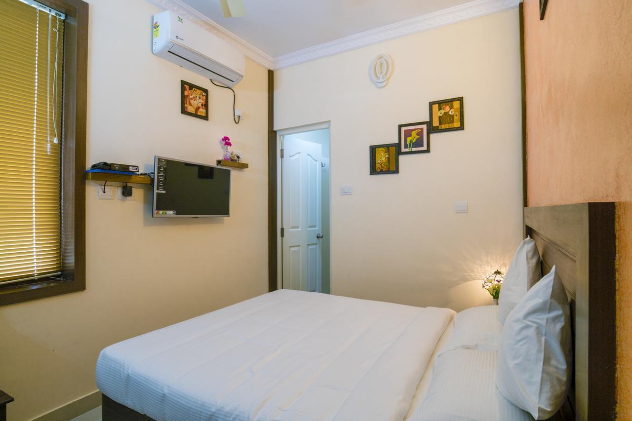 บลู เบลล์ แอร์พอร์ต โฮเต็ล Hotel เนดุมบัสเซรี ภายนอก รูปภาพ