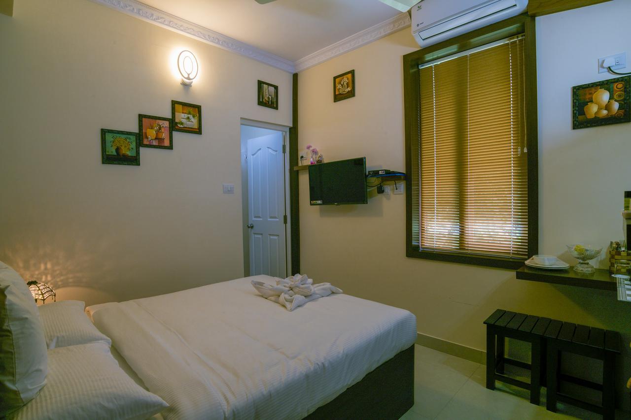 บลู เบลล์ แอร์พอร์ต โฮเต็ล Hotel เนดุมบัสเซรี ภายนอก รูปภาพ