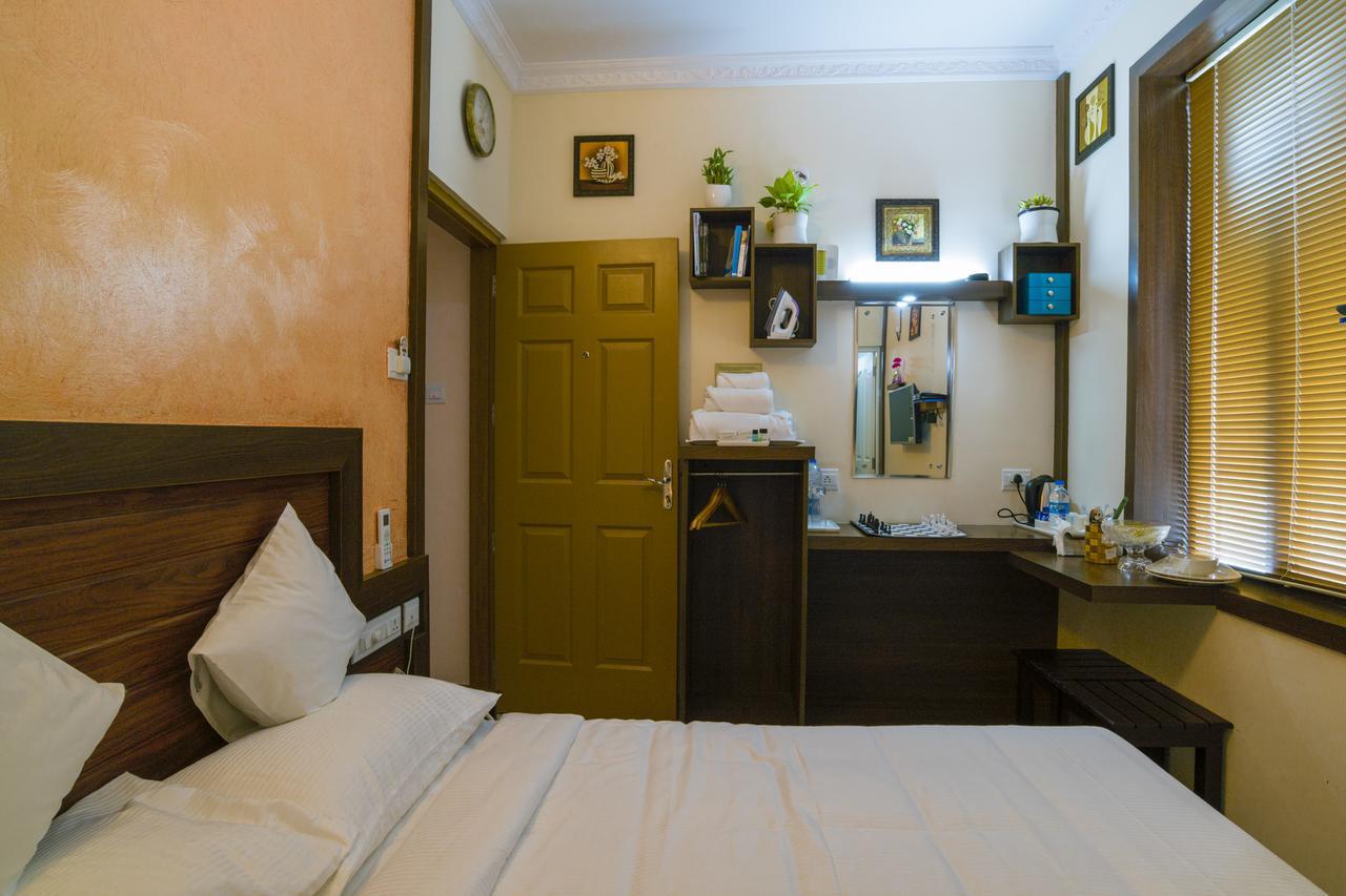 บลู เบลล์ แอร์พอร์ต โฮเต็ล Hotel เนดุมบัสเซรี ภายนอก รูปภาพ